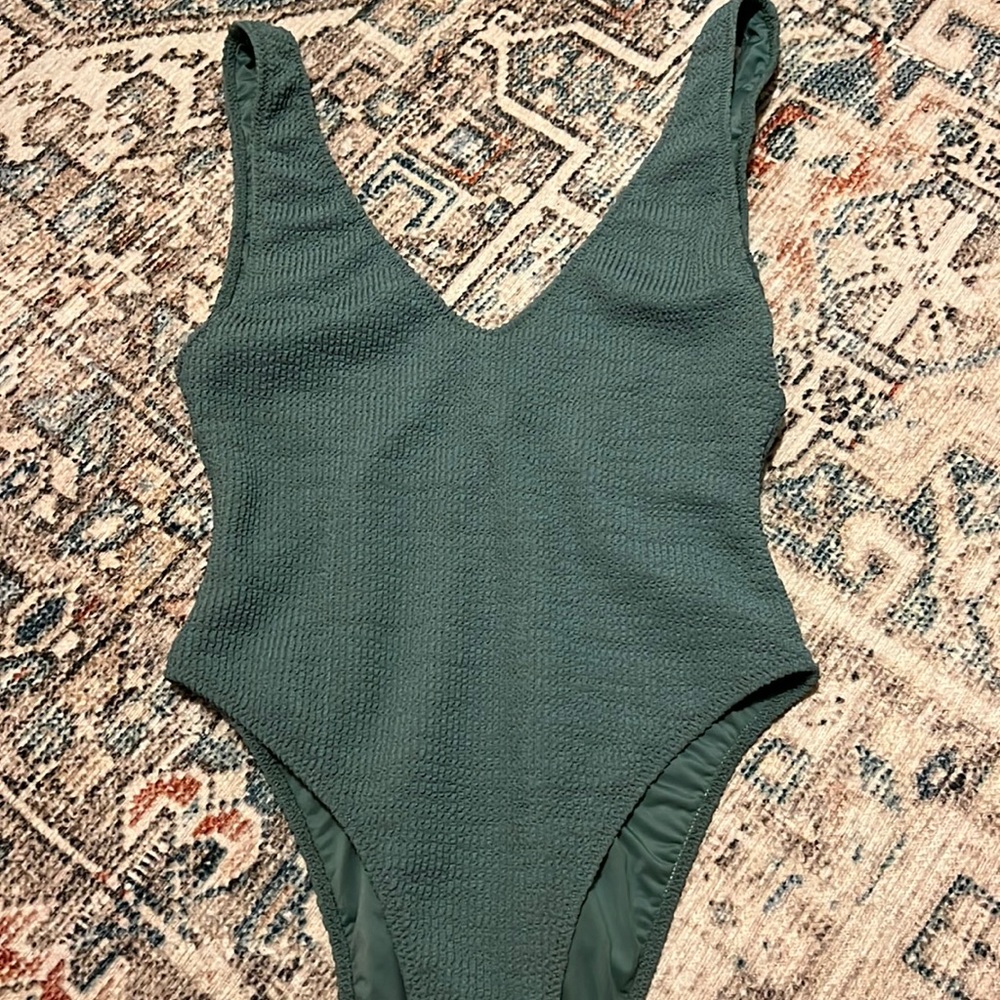 High cut low back ripple fabric one piece bathing suit
